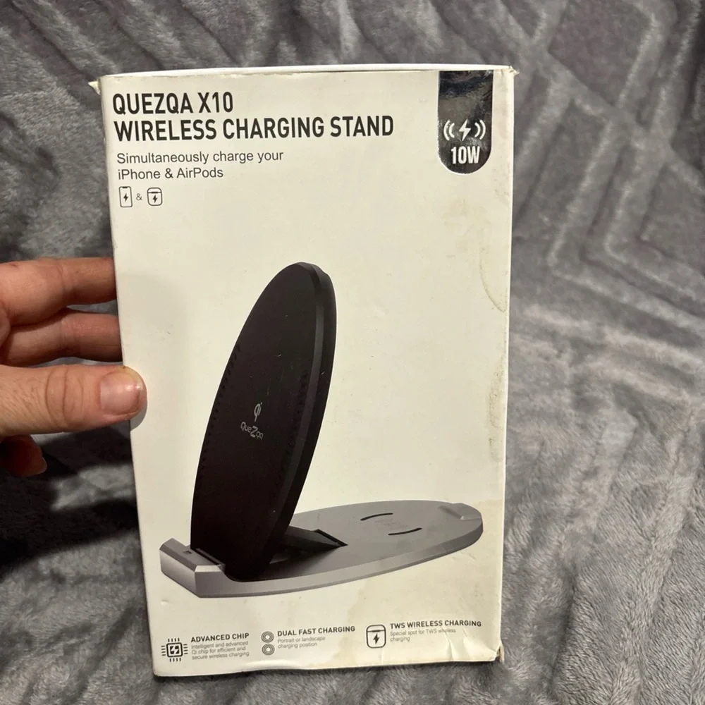 Wireless charging stand. Simultaneously charge your‎ iPhone and AirPods.